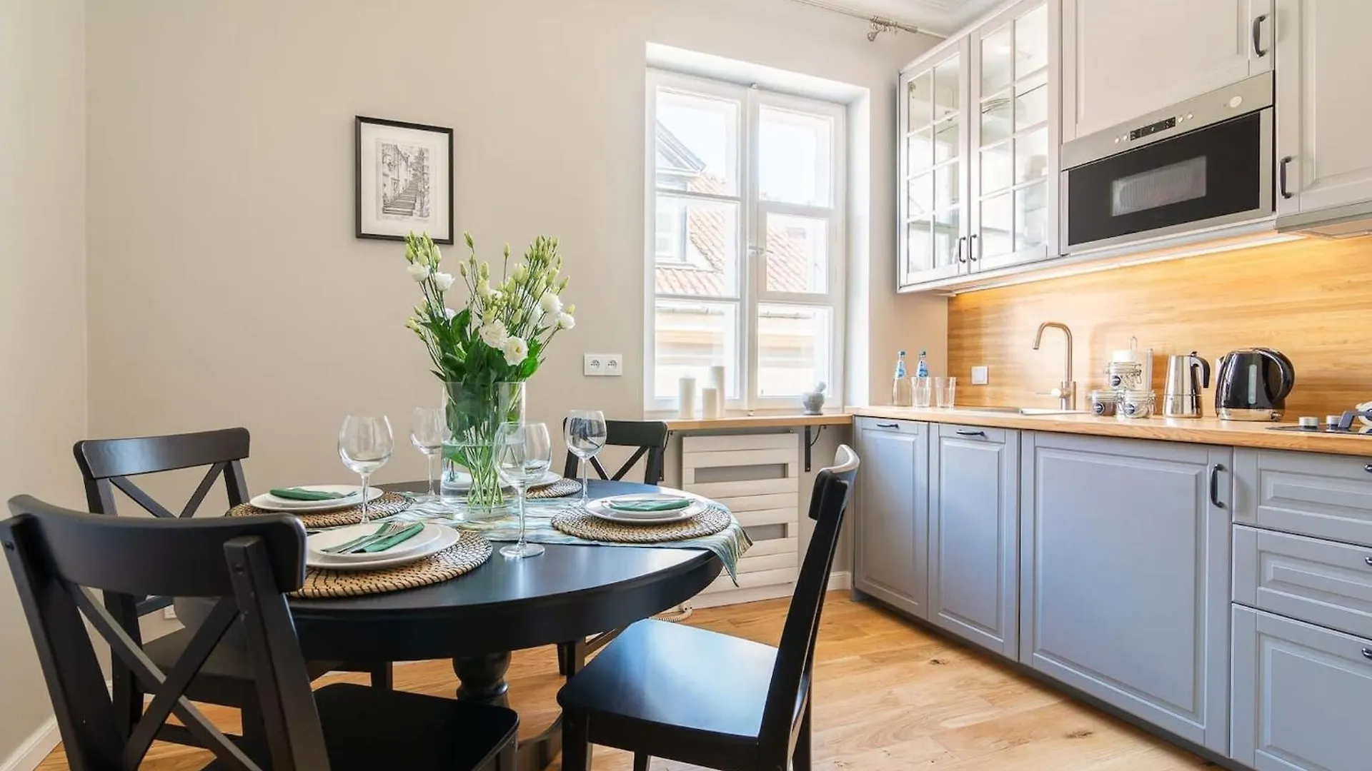 Plac Zamkowy - Aura Apartment By Noclegi Renters Varsó 0*,  Lengyelország