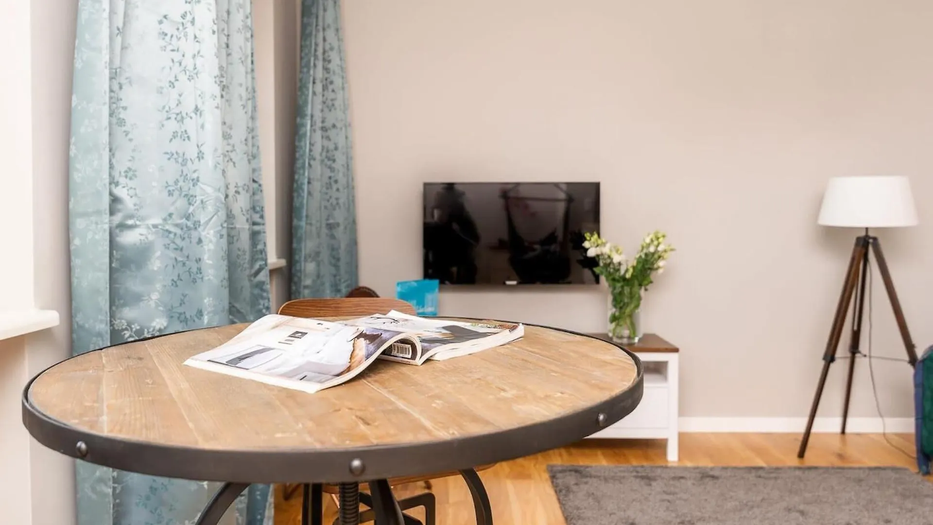 Plac Zamkowy - Aura Apartment By Noclegi Renters Varsó 0*,  Lengyelország